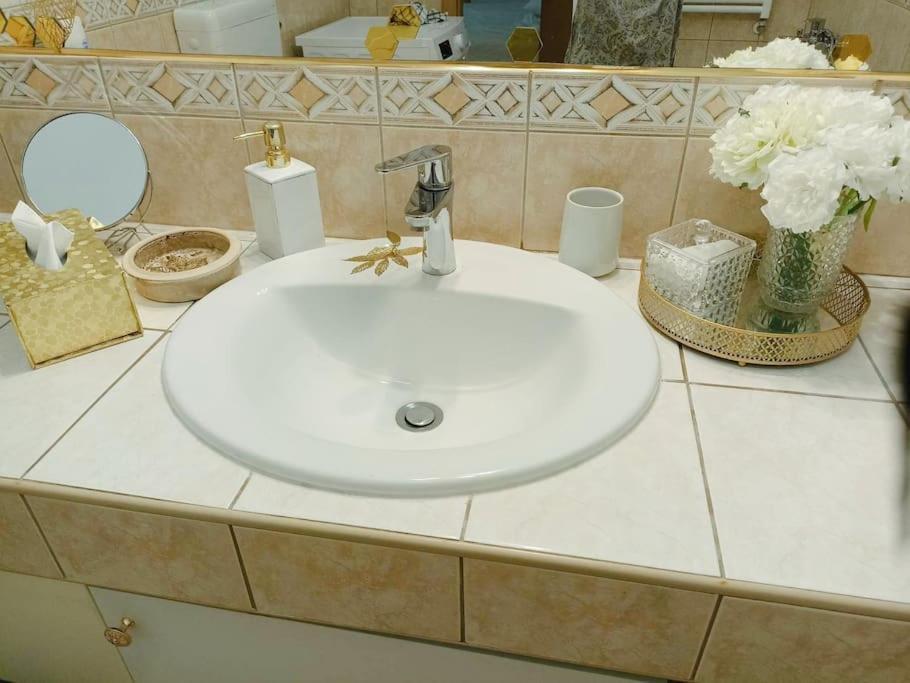 Trendy 2 Room Flat, Next To Corvin Mall Free Huge Garage! Ac,Dishwasher,Washmachine, Smart Tv Budapest Exterior photo