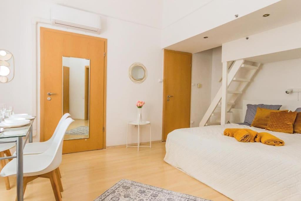 Trendy 2 Room Flat, Next To Corvin Mall Free Huge Garage! Ac,Dishwasher,Washmachine, Smart Tv Budapest Exterior photo