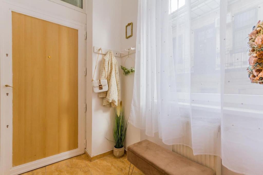 Trendy 2 Room Flat, Next To Corvin Mall Free Huge Garage! Ac,Dishwasher,Washmachine, Smart Tv Budapest Exterior photo