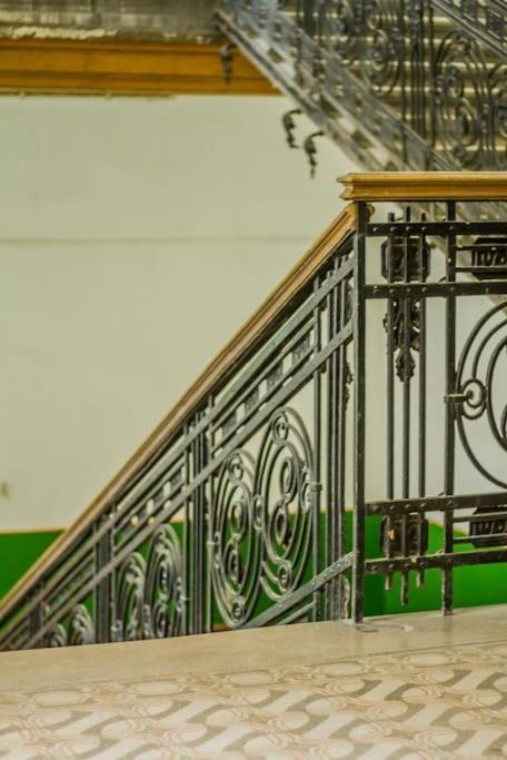 Trendy 2 Room Flat, Next To Corvin Mall Free Huge Garage! Ac,Dishwasher,Washmachine, Smart Tv Budapest Exterior photo