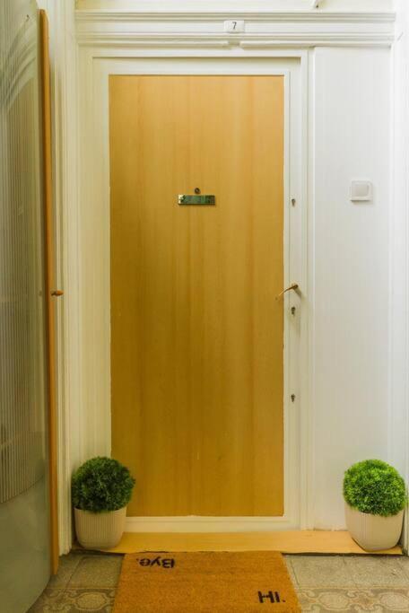 Trendy 2 Room Flat, Next To Corvin Mall Free Huge Garage! Ac,Dishwasher,Washmachine, Smart Tv Budapest Exterior photo