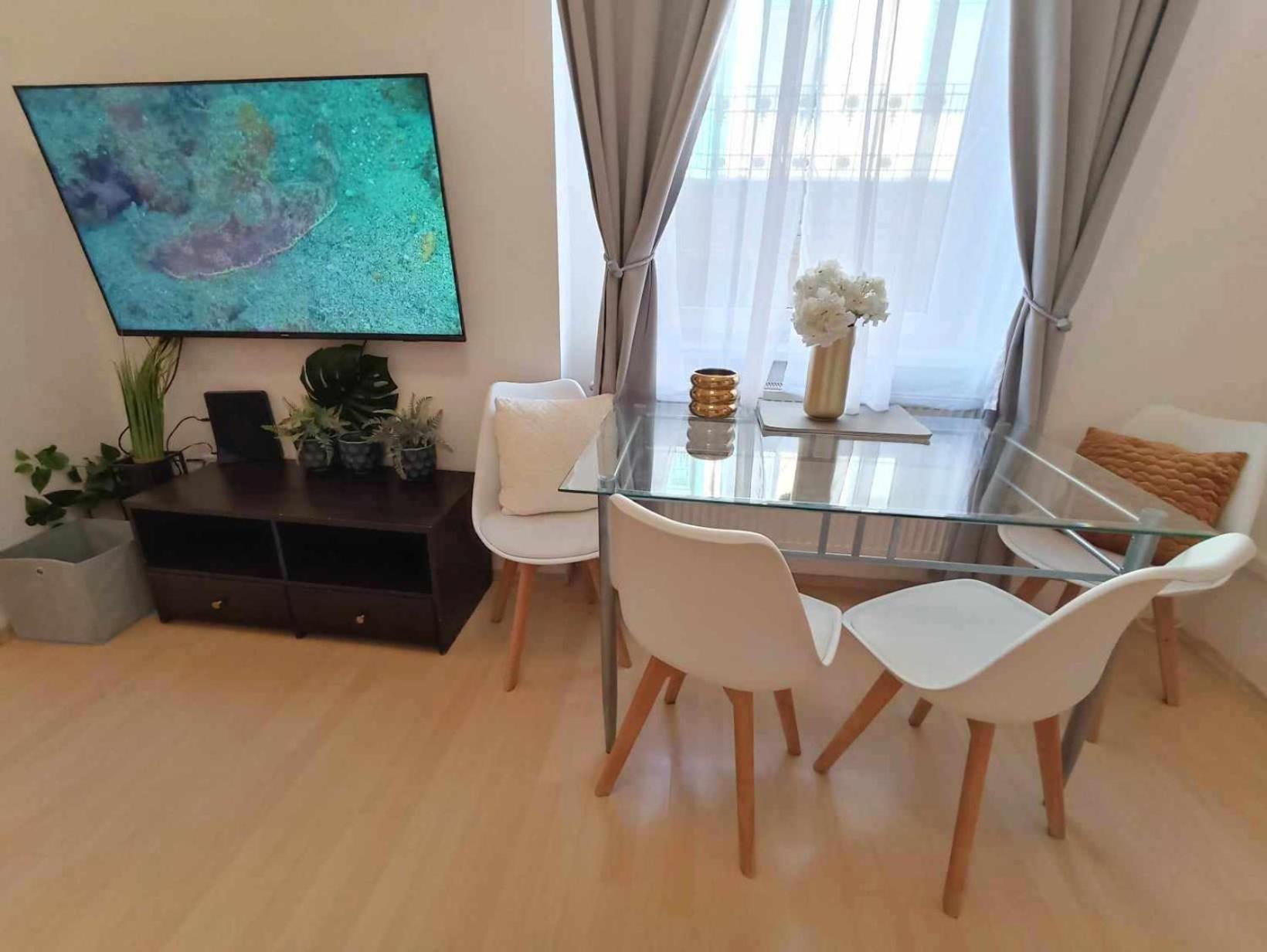 Trendy 2 Room Flat, Next To Corvin Mall Free Huge Garage! Ac,Dishwasher,Washmachine, Smart Tv Budapest Exterior photo